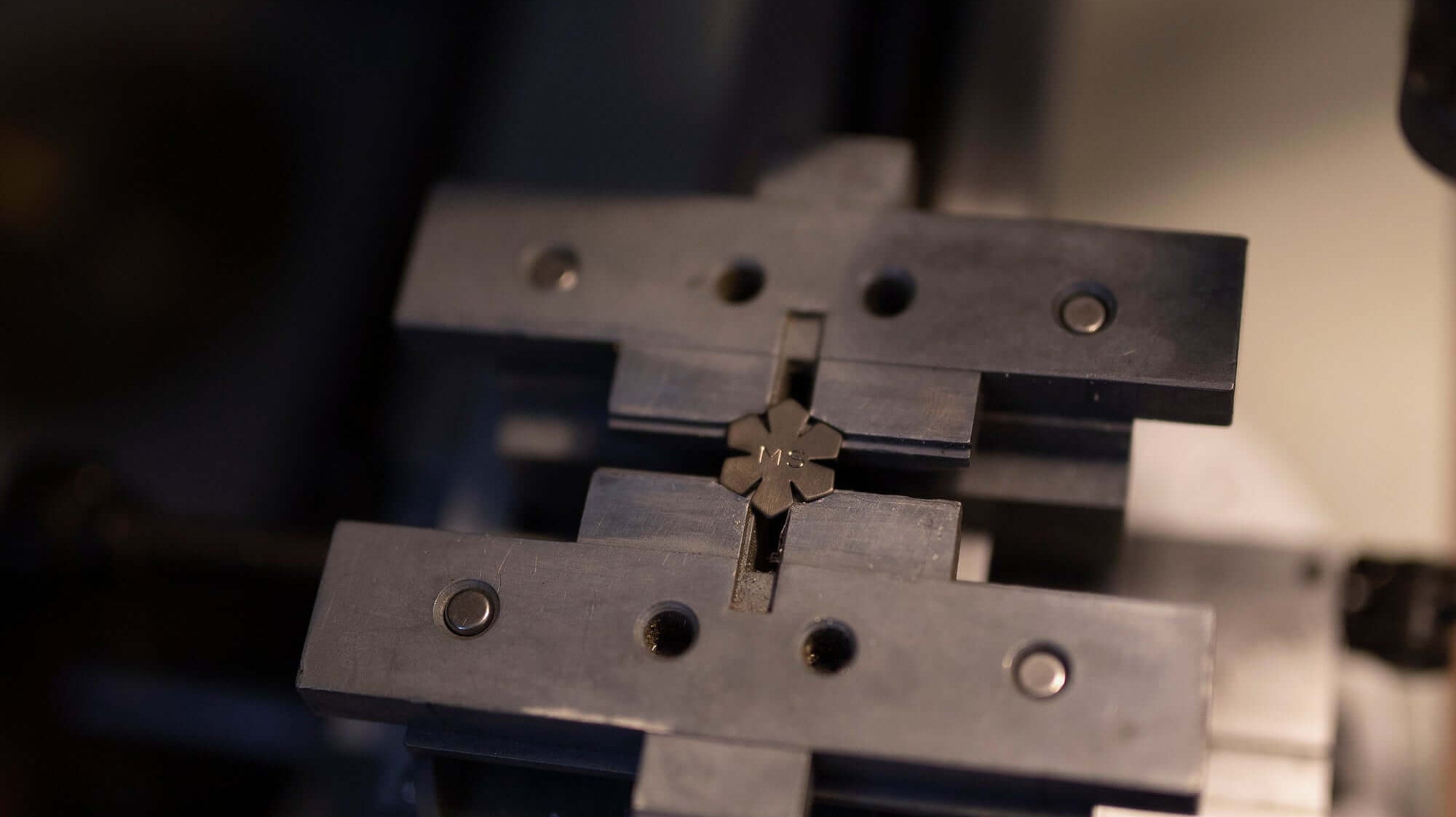 PERSONALISING GLOVES WITH SPECIAL MONOGRAMS