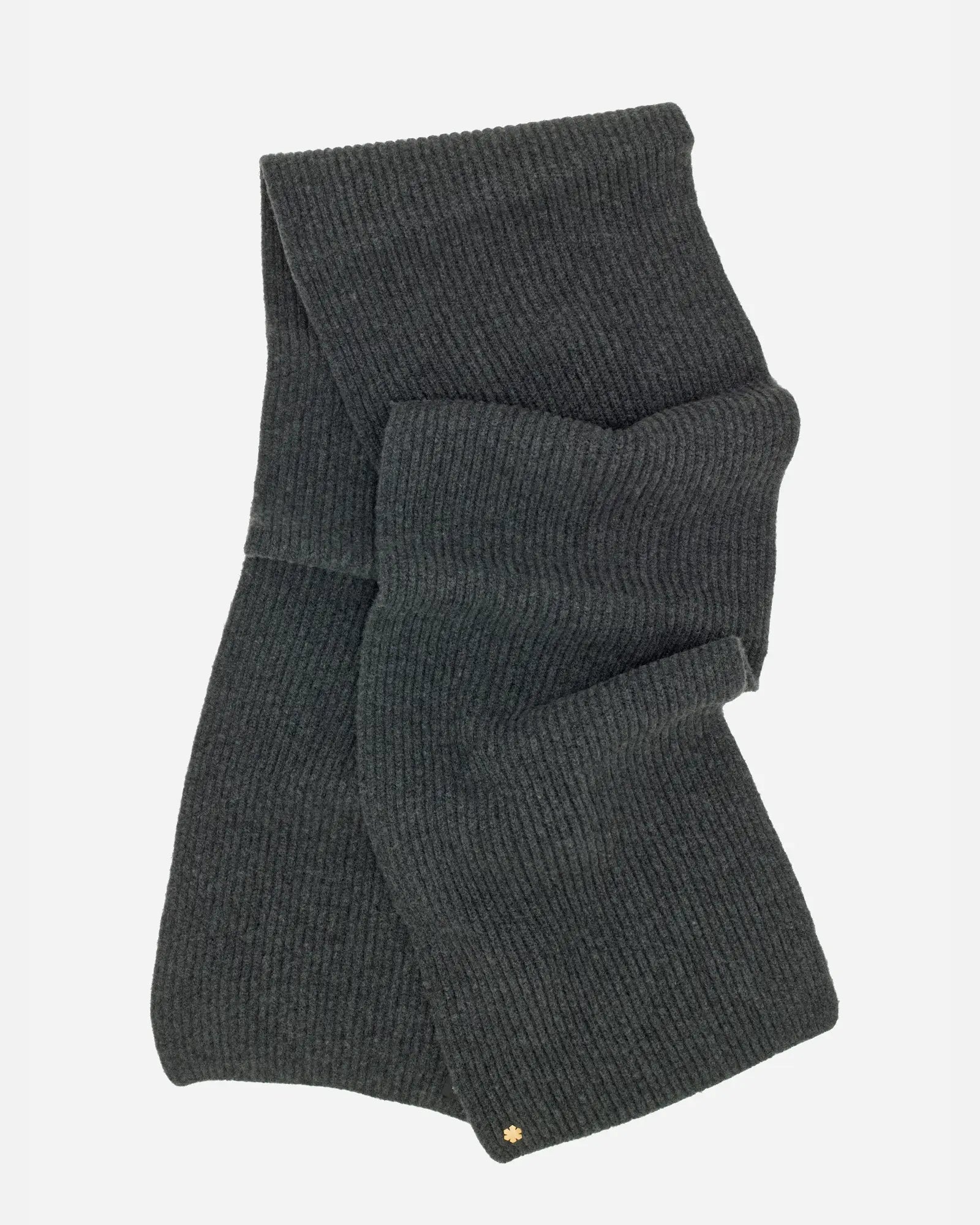 Lysegråt Alex Tørklæde til mænd prydet med en 24 karat guldbelagt Kalmus blomst i det ene hjørne.