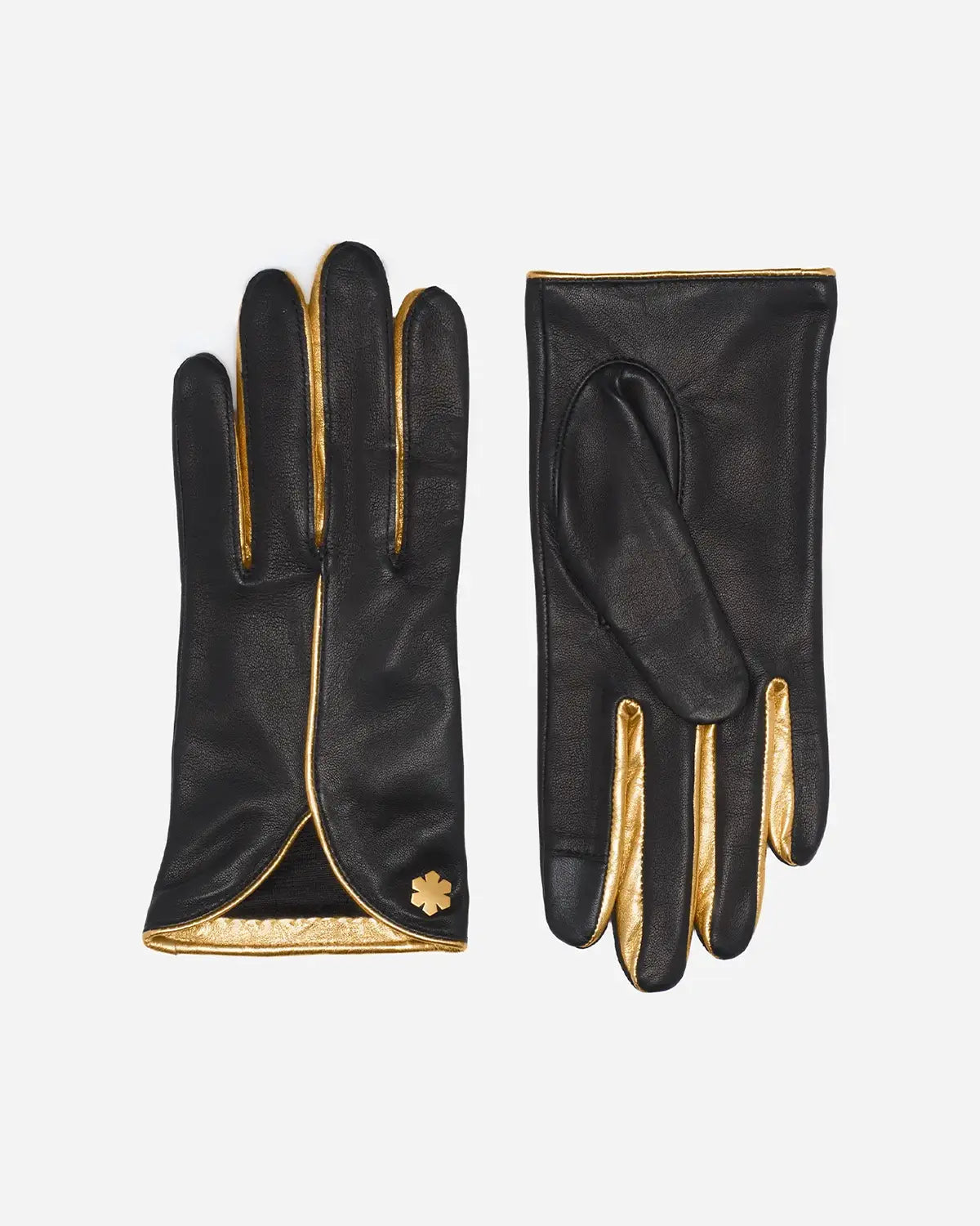 The Amelia gloves from RHANDERS i crafted from the finest lamb leather with cool silk lining. The gloves are designed with gold details and adorned with a 14 karat gold-plated Kalmus flower.