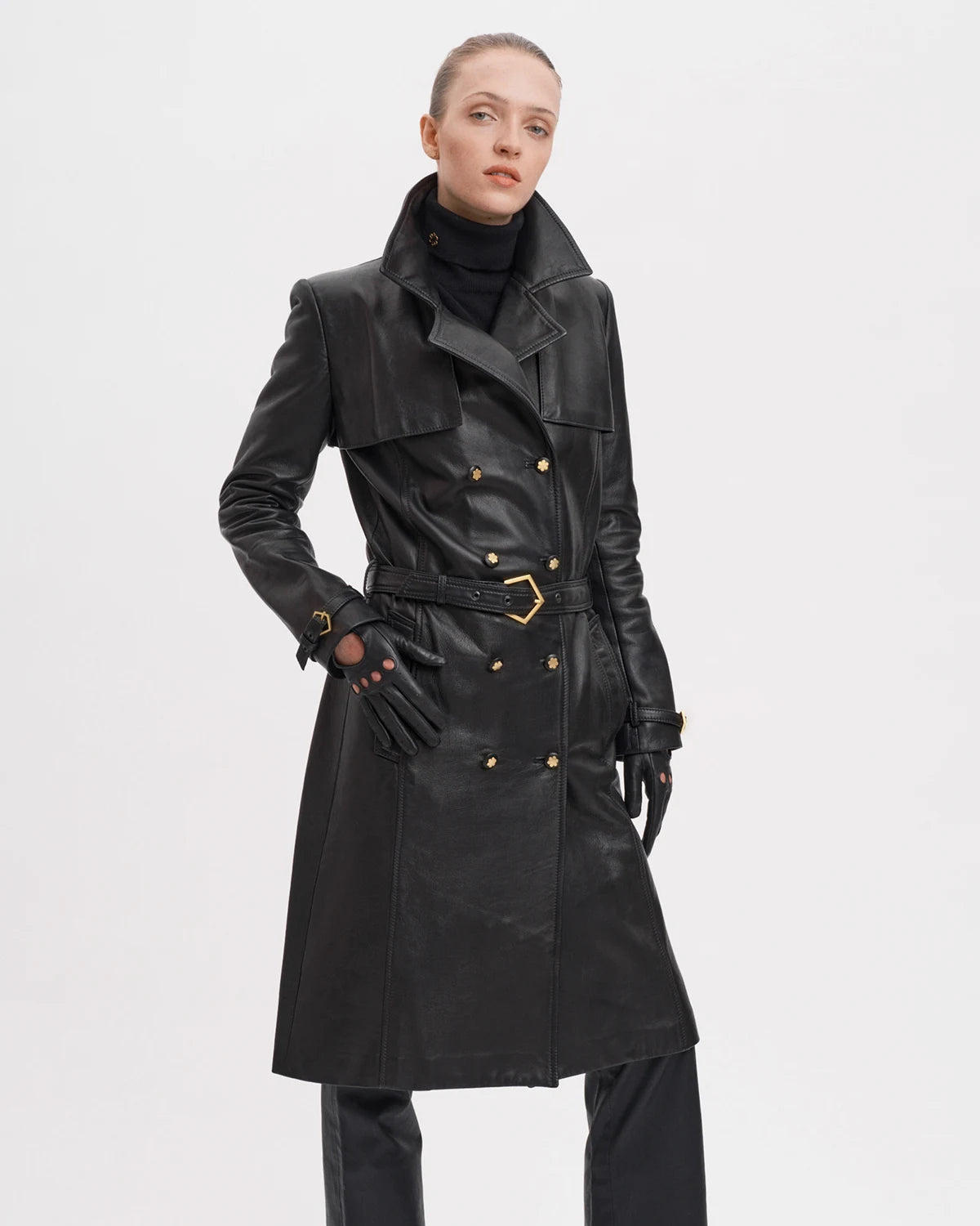Anna Trench Coat fra RHANDERS er fremstillet af naturlige materialer i vores atelier i Danmark.