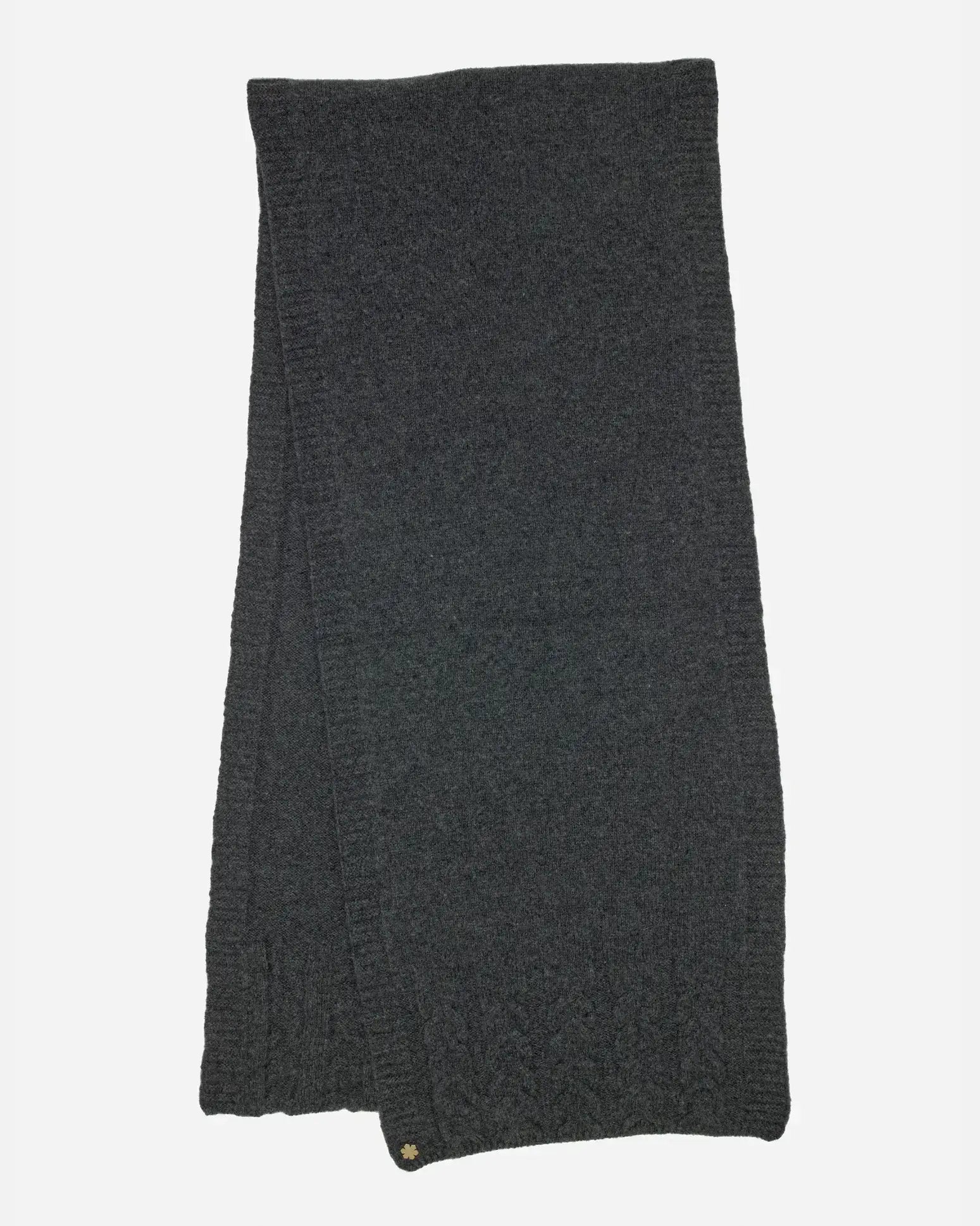 The Arie Scarf measures 35 x 190 cm.