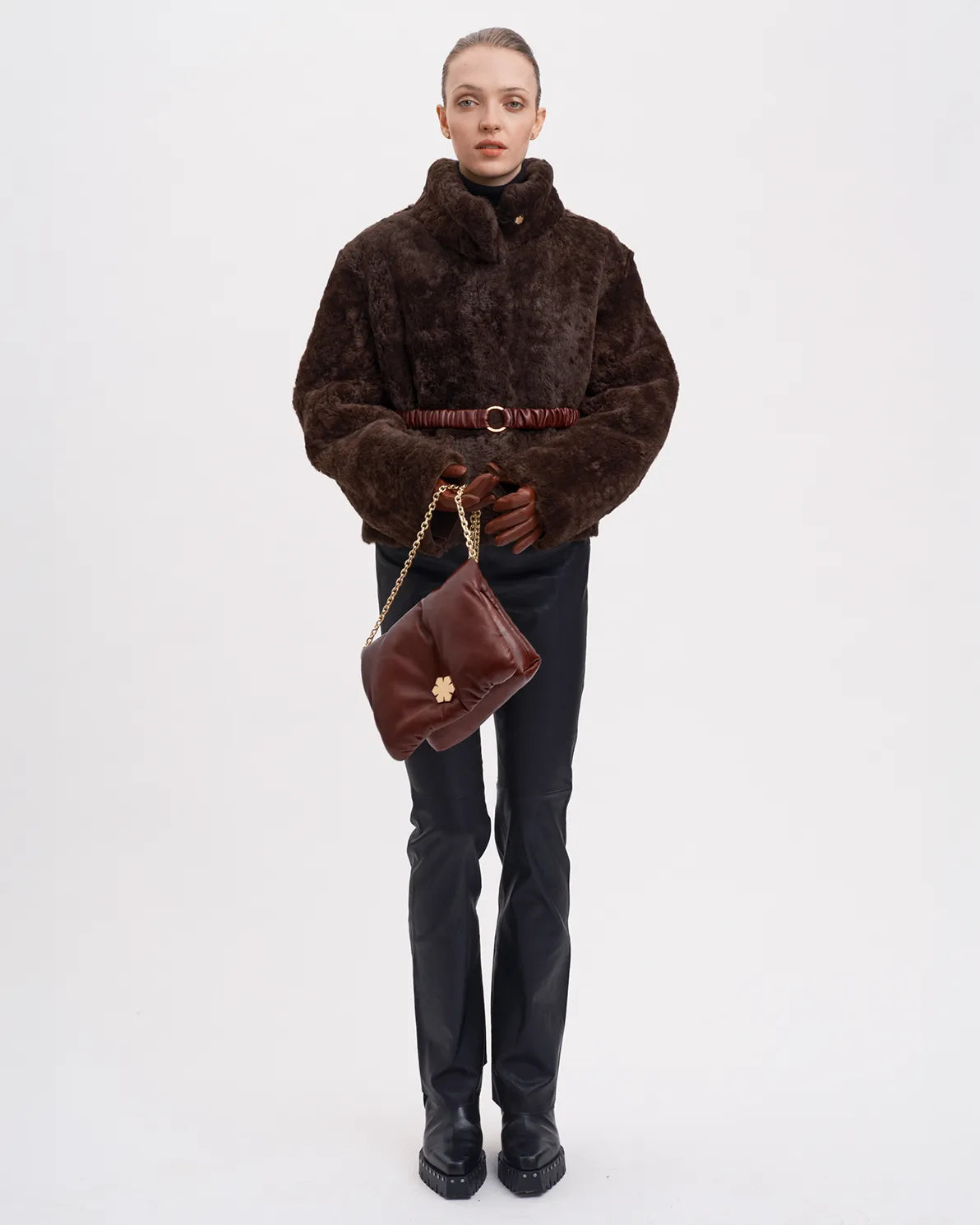 The "Cecilia" glove embodies timeless and elegance with touch technology from RHANDERS