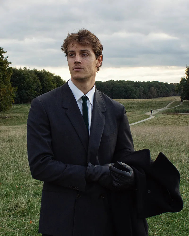 The men’s glove, George, from RHANDERS is the essence of classic design and quality. The gloves are crafted from lamb leather with warm wool-blend lining and adorned with three points.