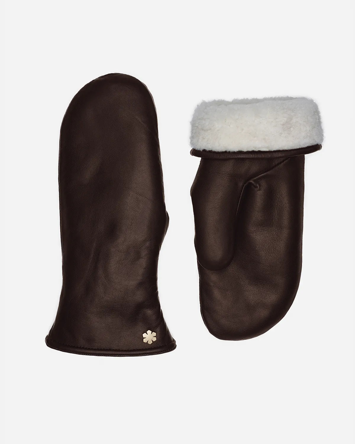 The “Helena” mitten from RHANDERS is both timeless and elegant, she is crafted from lamb leather offering a soft touch. Helena can be found in a stunning brown colour and is adorned with a 14 karat gold-plated Kalmus flower.