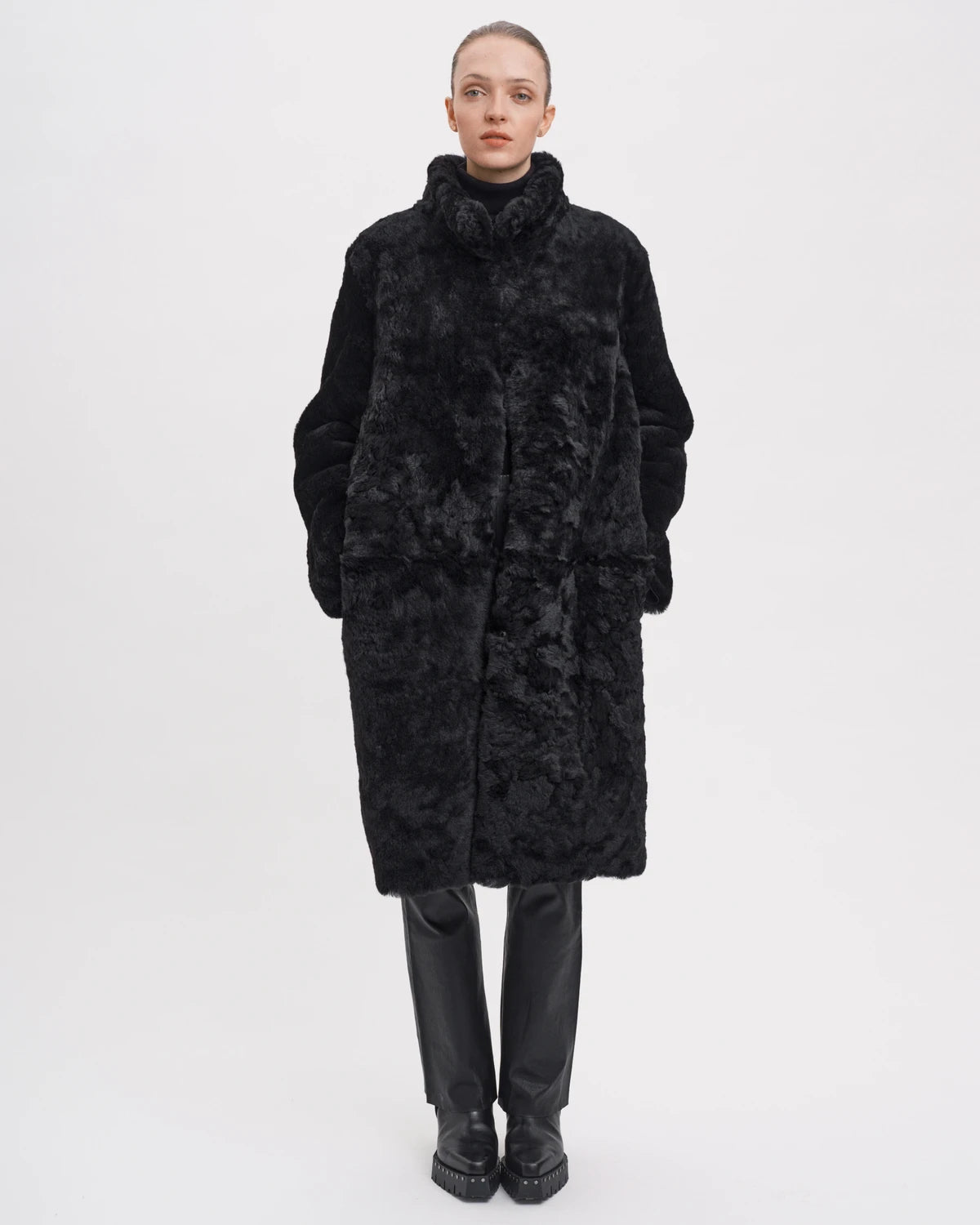 The Helena Coat is a timeless and classic coat from RHANDERS crafted from the finest, natural materials at our atelier in Denmark.