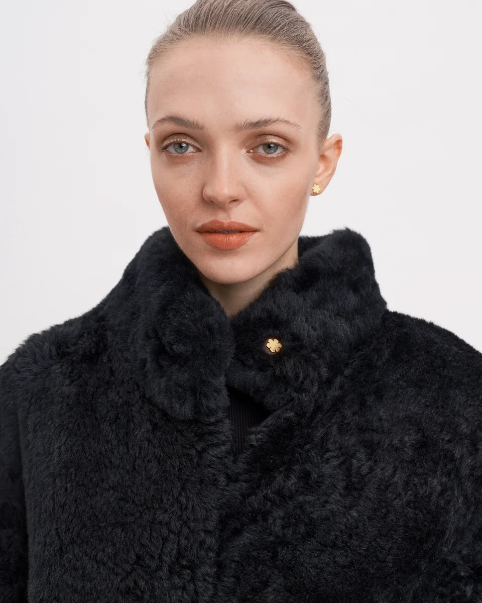 Elegance and premium quality is found in the Helena Jacket from RHANDERS crafted from the finest, natural materials.