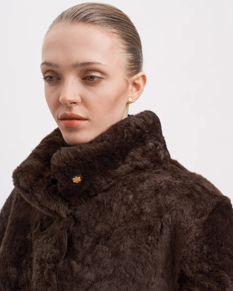 Women's jacket in a reversible design, the softest lamb wool on one side and velvet soft suede on the other side.