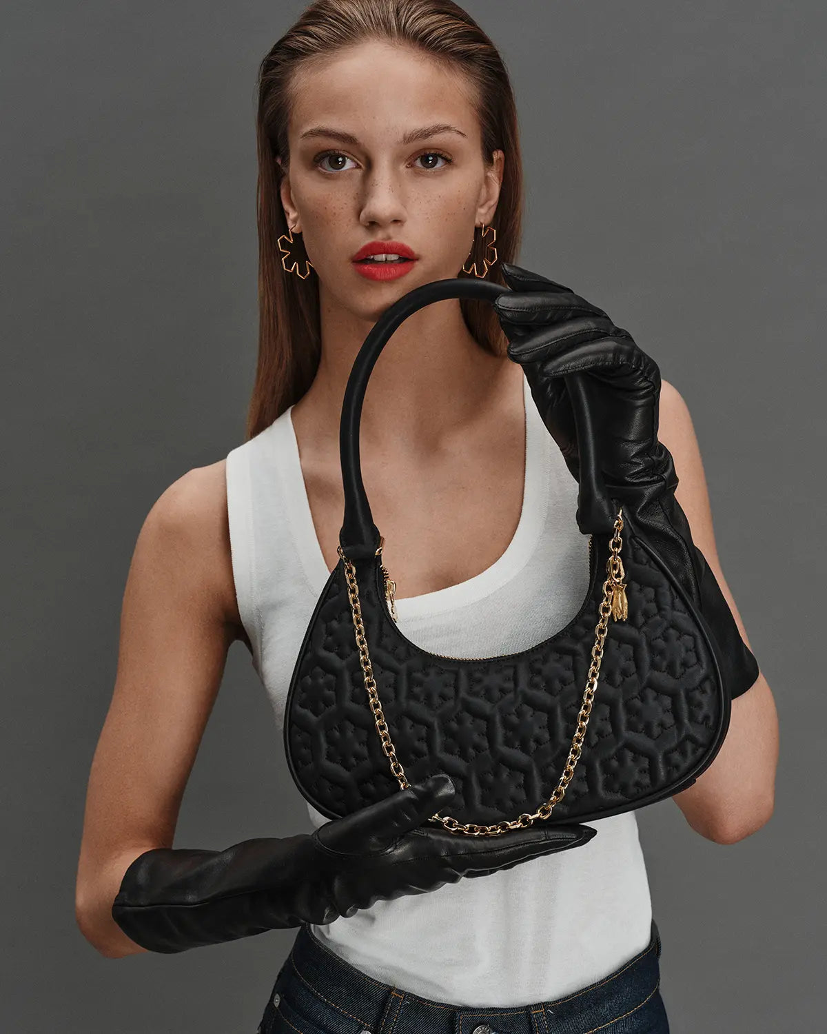 Isabella Moon Bag er inspireret af Isabella-handskerne. Tasken er fremstillet af det fineste lammeskind med det smukkeste quilted Kalmus-mønster, RHANDERS.