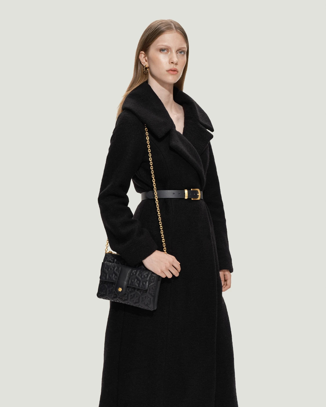 Elegant og klassisk Isabella Multi Taske fra RHANDERS er fremstillet i lammeskind, med bomuld for og 14 karat forgyldt Kalmus lynlås.