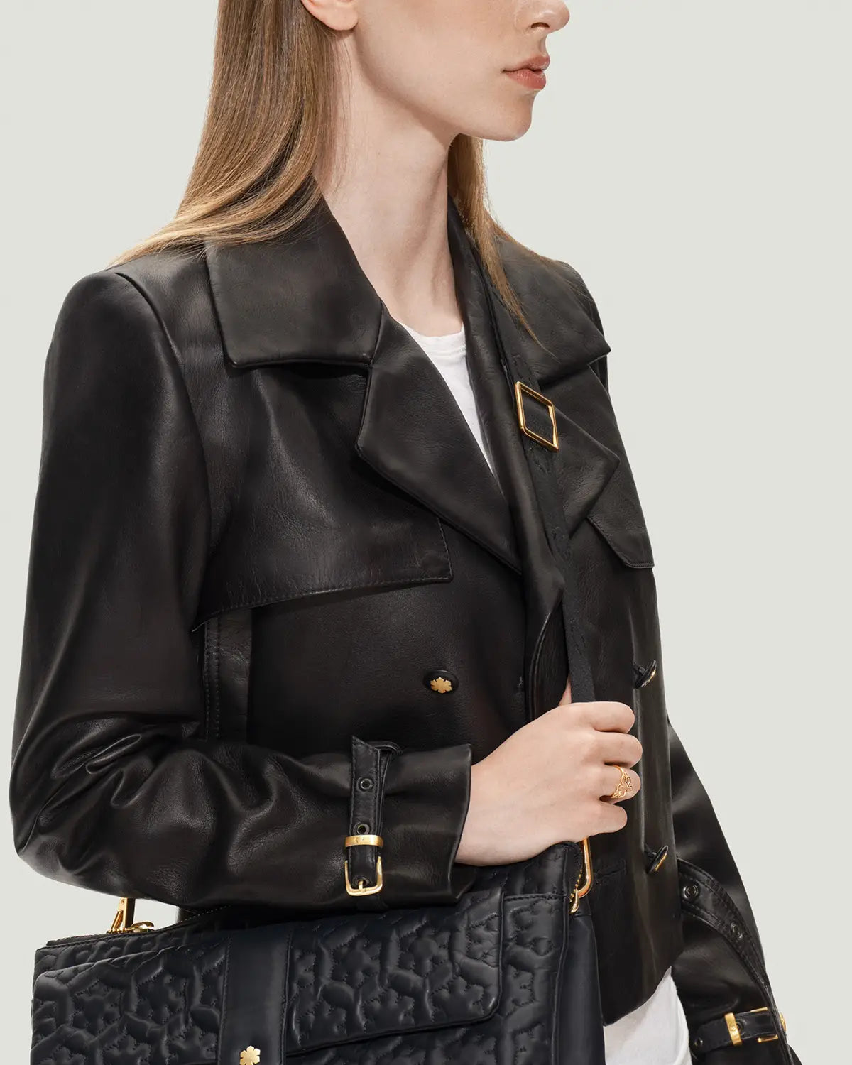 Justerbar skulderrem fra RHANDERS, vores Kalmus Emboss Strap er fremstillet af tekstil og vores smørbløde lammeskind, der har formen af den ikoniske Kalmus-blad.