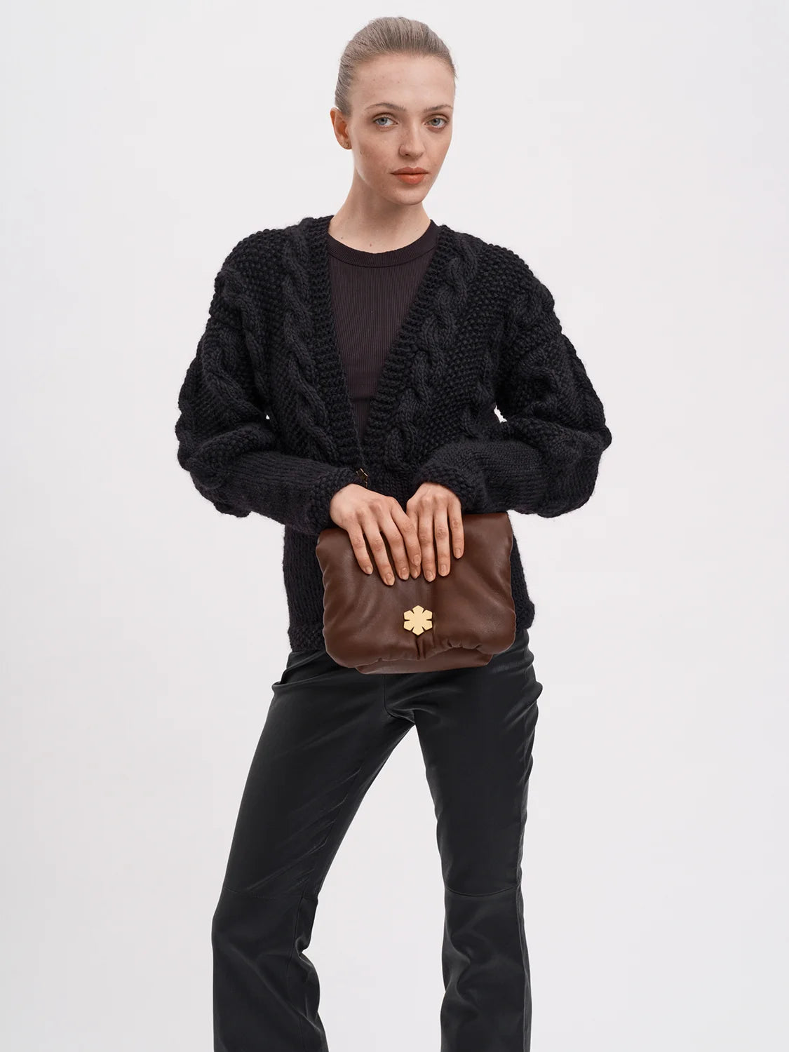 Smørblød taske med Kalmus blomst magnetlukning foran fra RHANDERS.