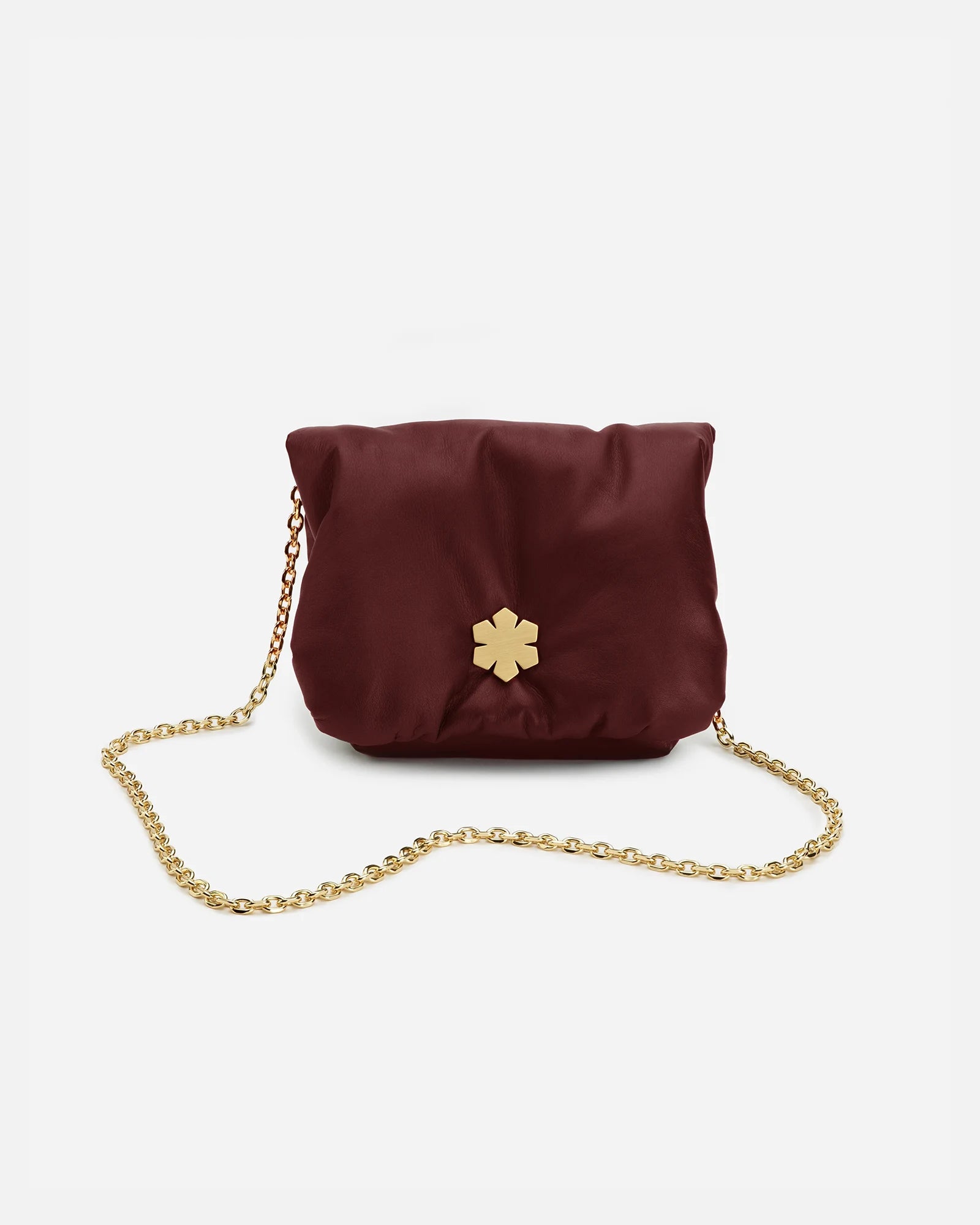 Classic bag in premium material Capeskin, in a rich bordeaux colour from RHANDERS. Perfect size to fit in everyday life, with gold plated Kalmus details and chain in 14 karat gold. Soft, made to wear, and long lasting.