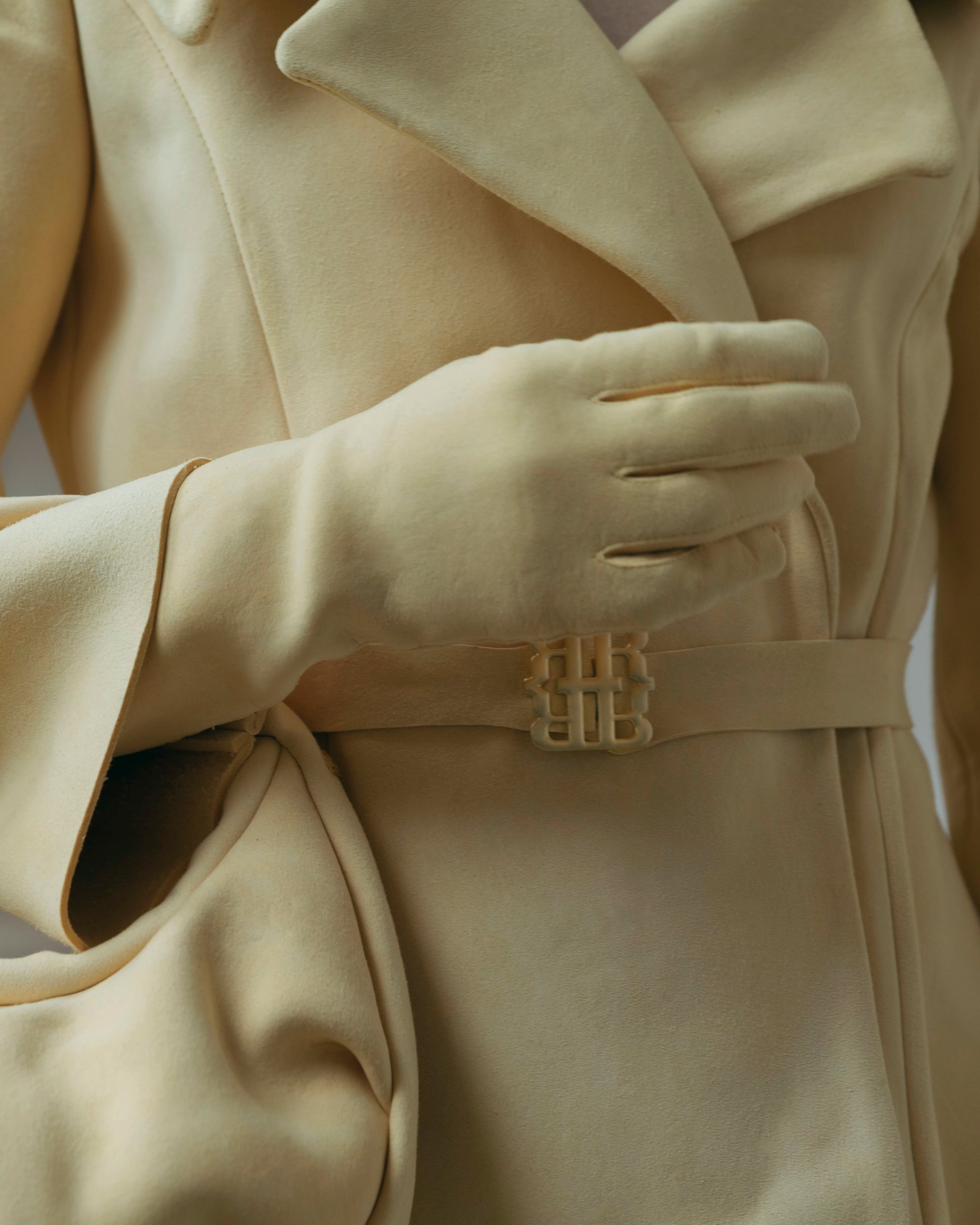 The Alexandrine gloves from RHANDERS are as rare as a treasure can be. The gloves are crafted from the precious leather from the royal deer herd in the 1930’s for the Royal Danish household.