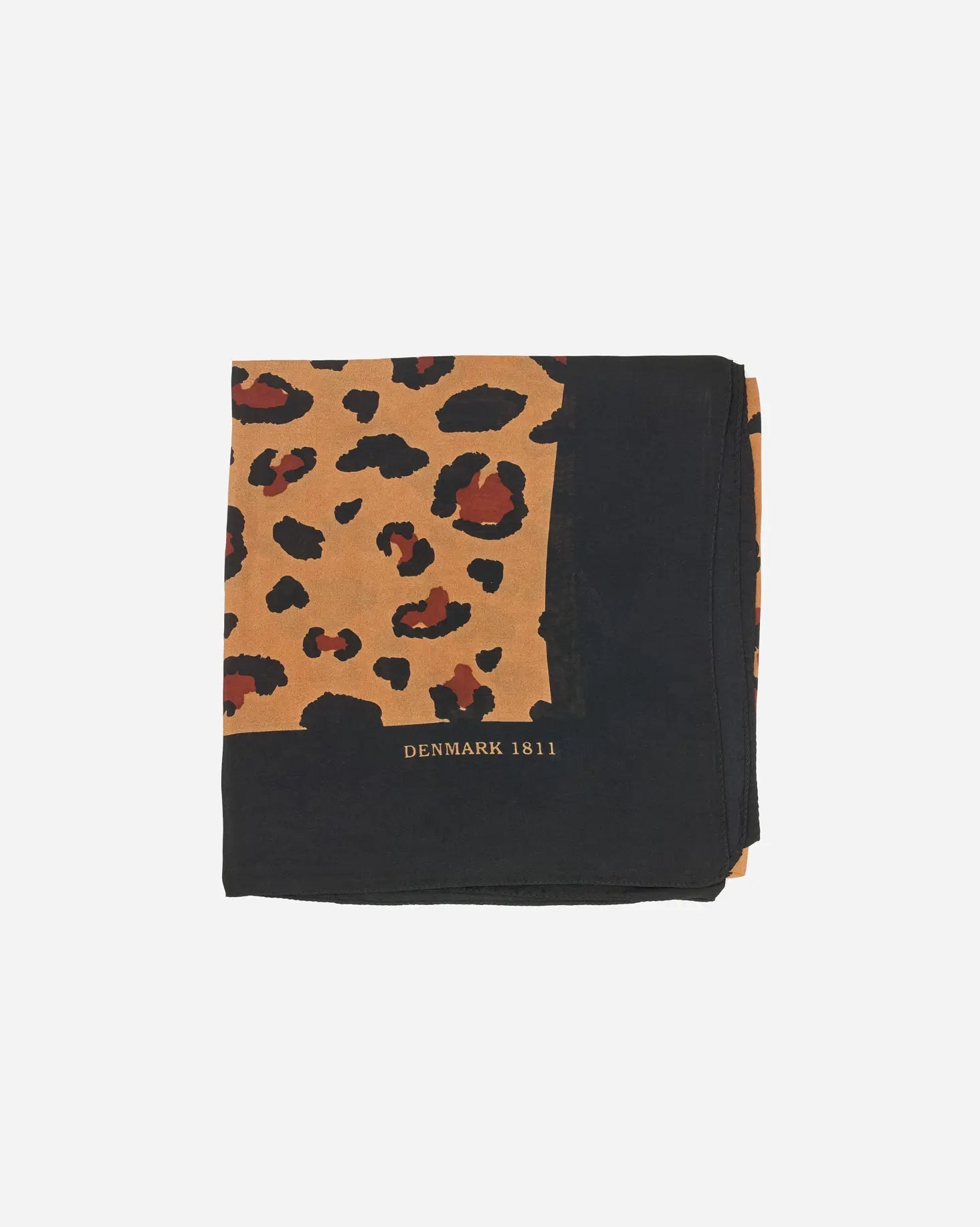 Alfi dametørklædet i farven sort / leo med et Kalmus og leopardmønster.