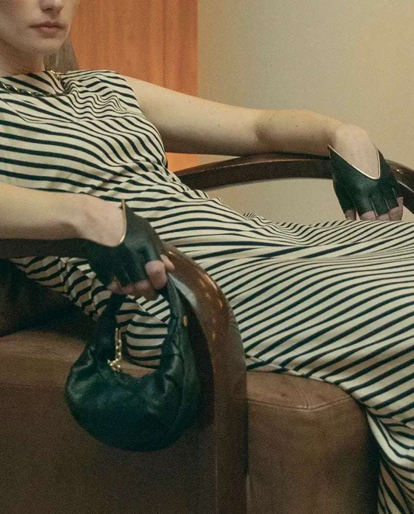 Classic party glove from RHANDERS, crafted from lamb leather and adorned with 14 karat gold-plated Kalmus flower.