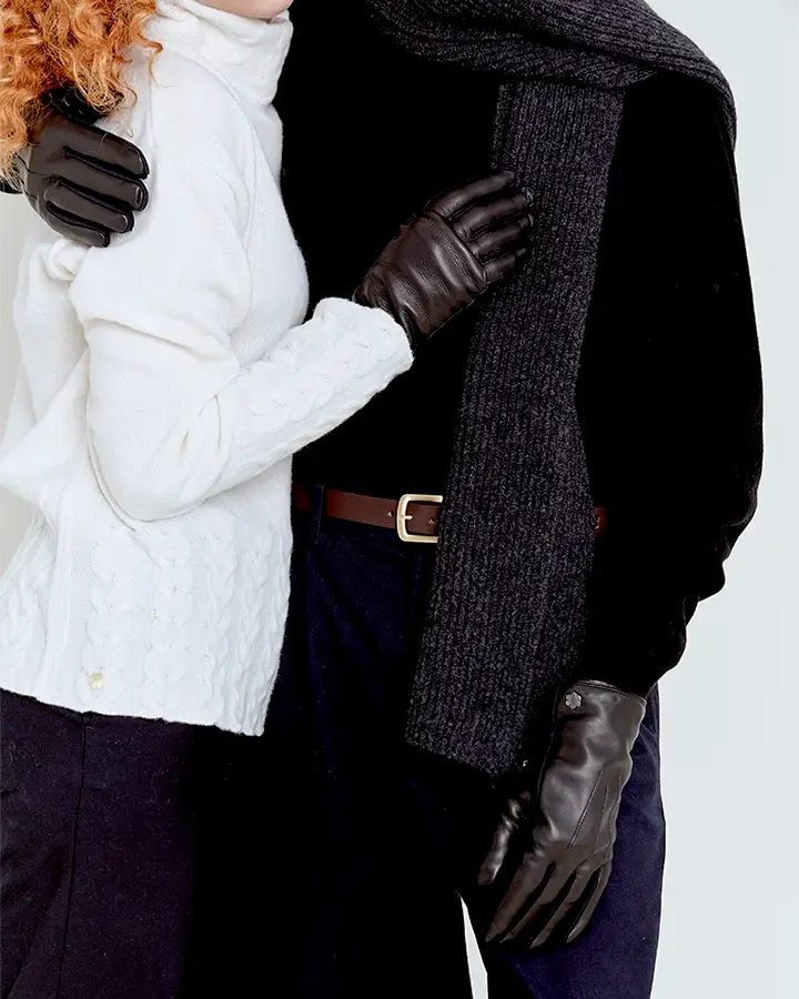 The Alex Scarf measures 26 x 190 cm.