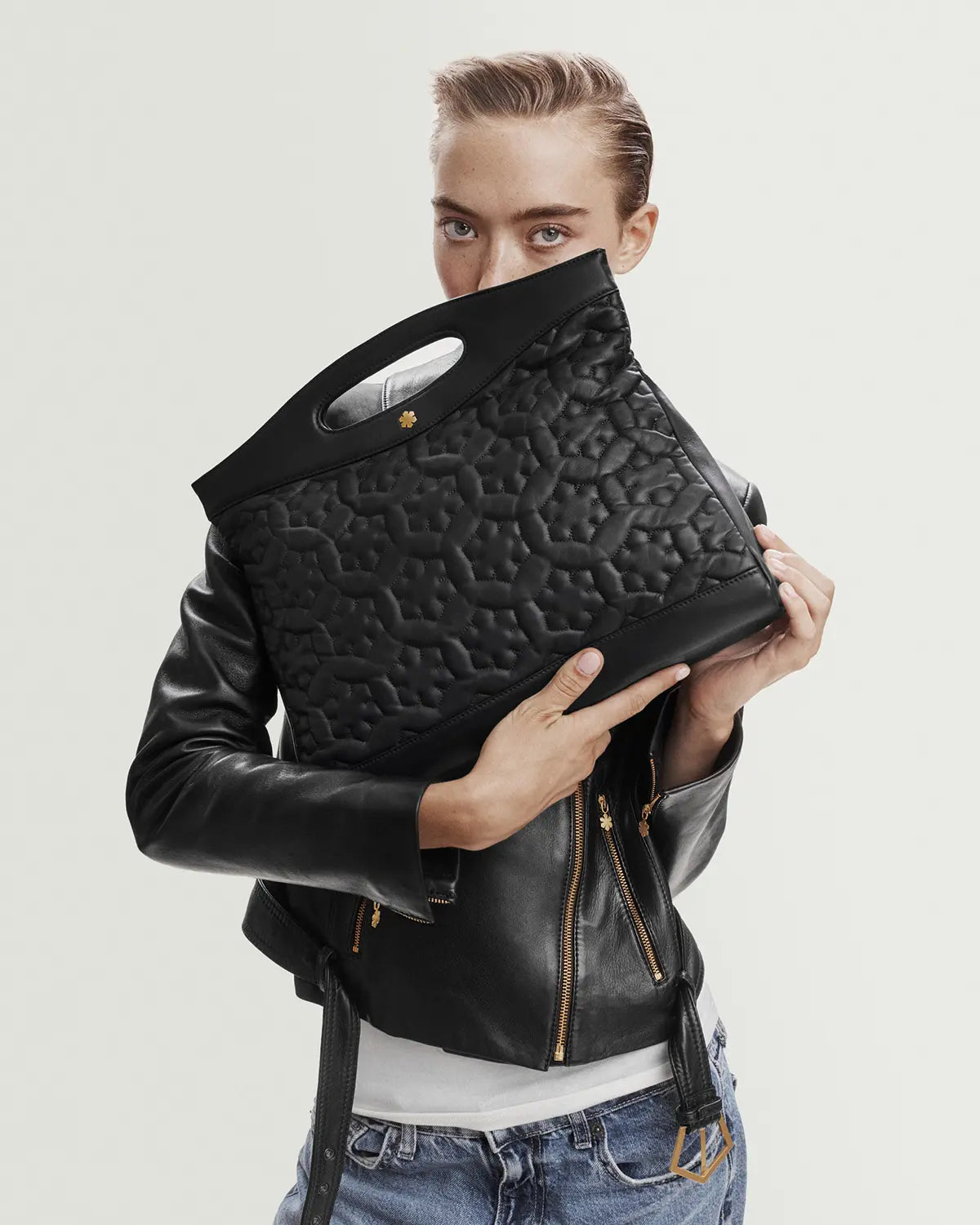 Elegant bag from RHANDERS, quilted in a Kalmus flower pattern.