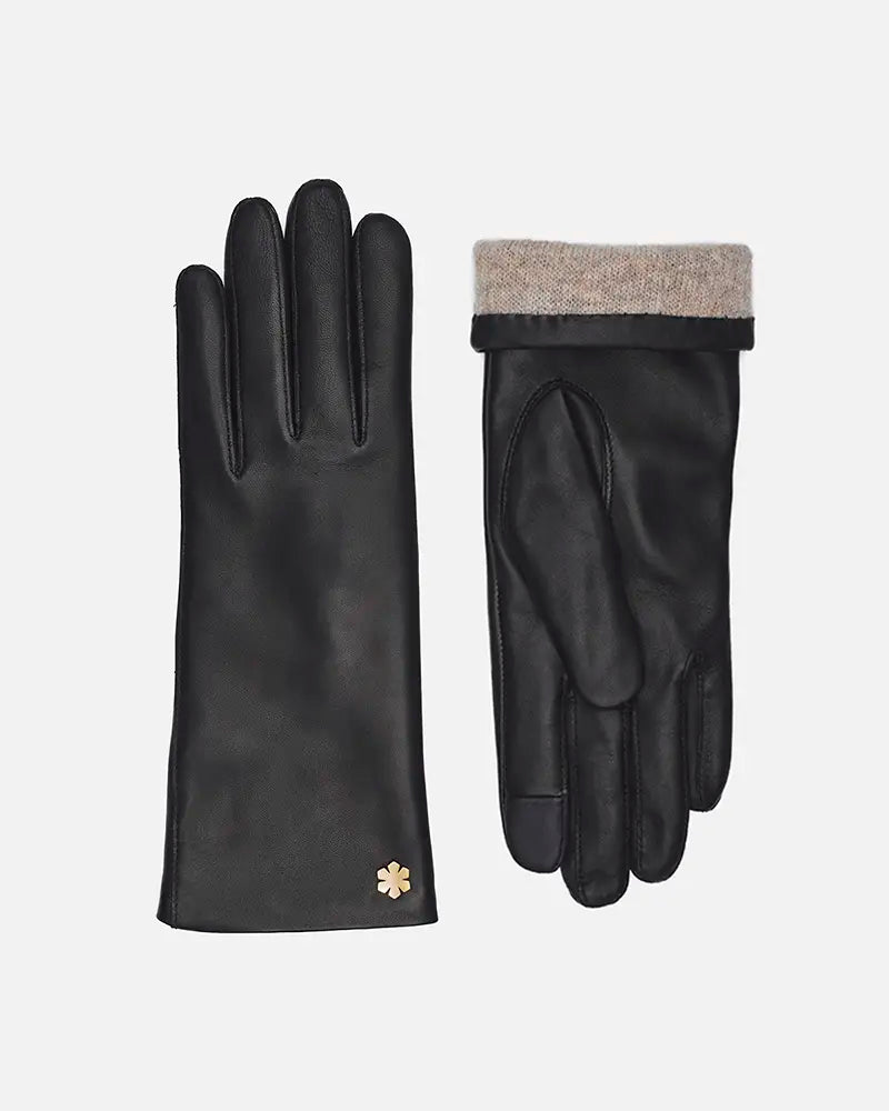 The classic leather glove from RHANDERS is soft, sophisticated, and stylish.