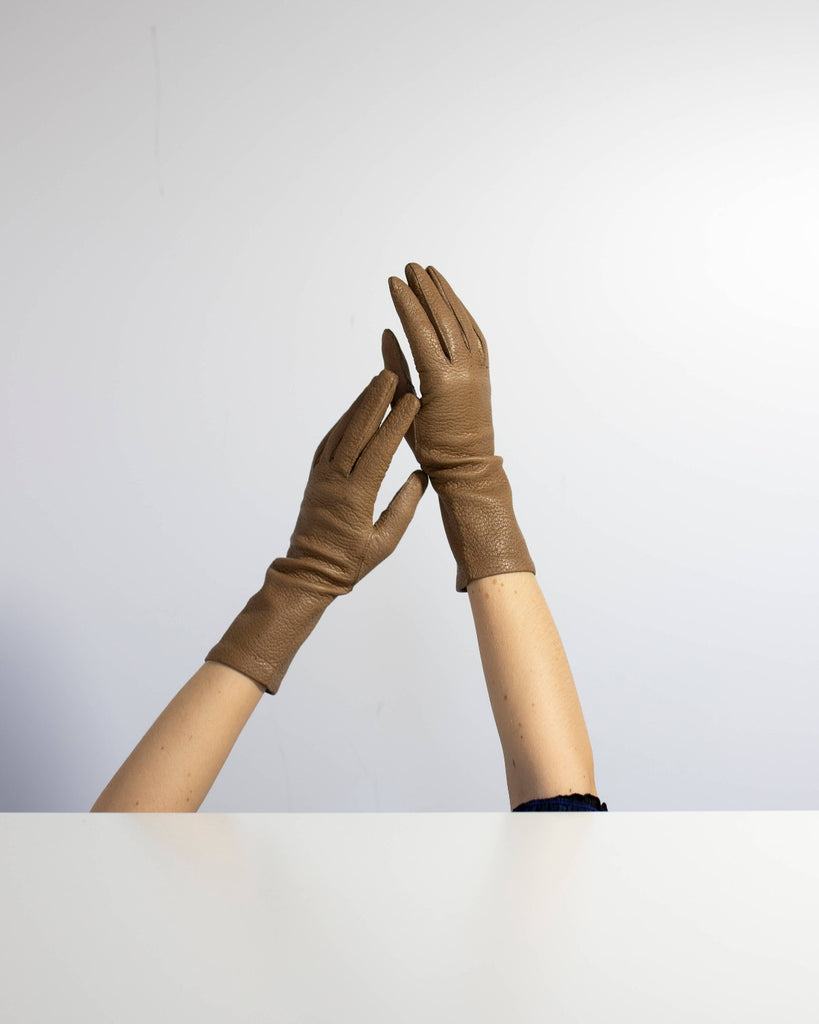 Unlined female gloves in peccary leather from RHANDERS.