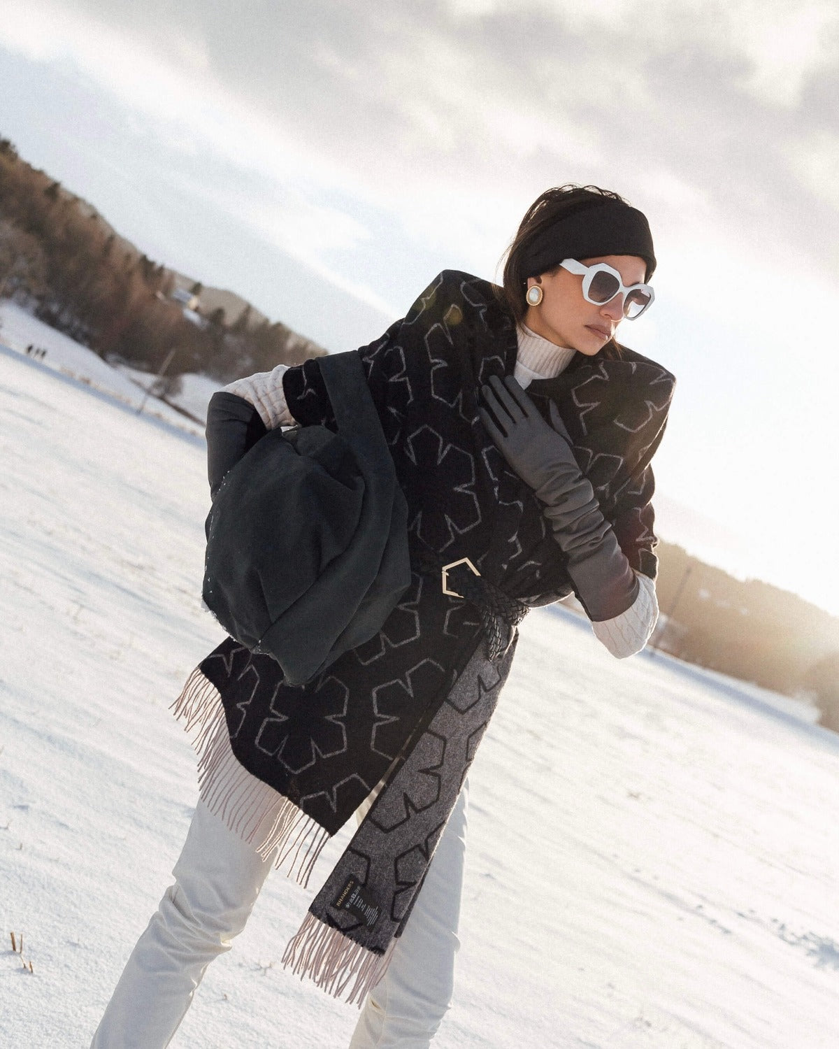 Astrid Tørklædet fra RHANDERS er fremstillet af 100% uld.