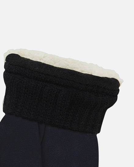 Arietta damehandsken i den flotteste sorte farve er fremstillet af gederuskind med varmt fleece for.