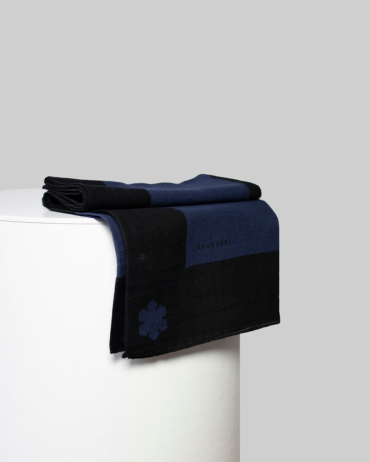 Classic and timeless scarf for women in a black and navy colour way, beautifully mixing into every wardrobe.