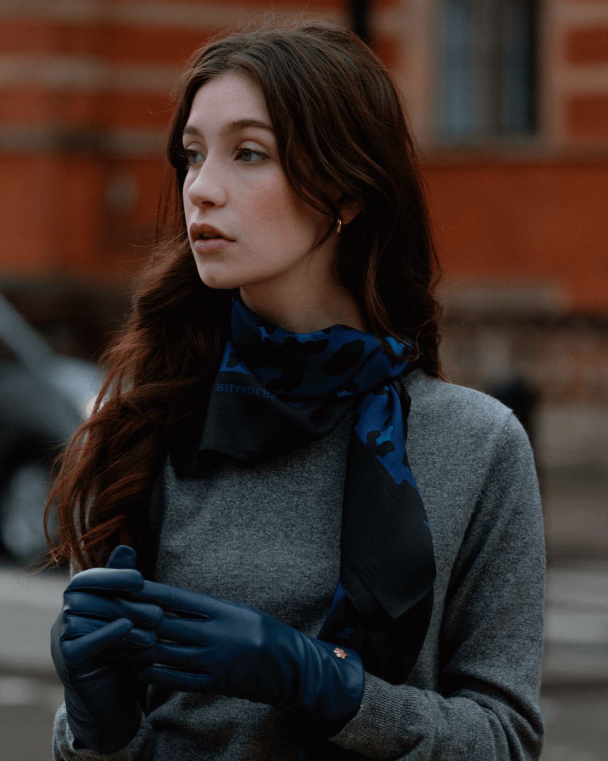 The Alfi women’s scarf is a must-have item for everyday elegance.