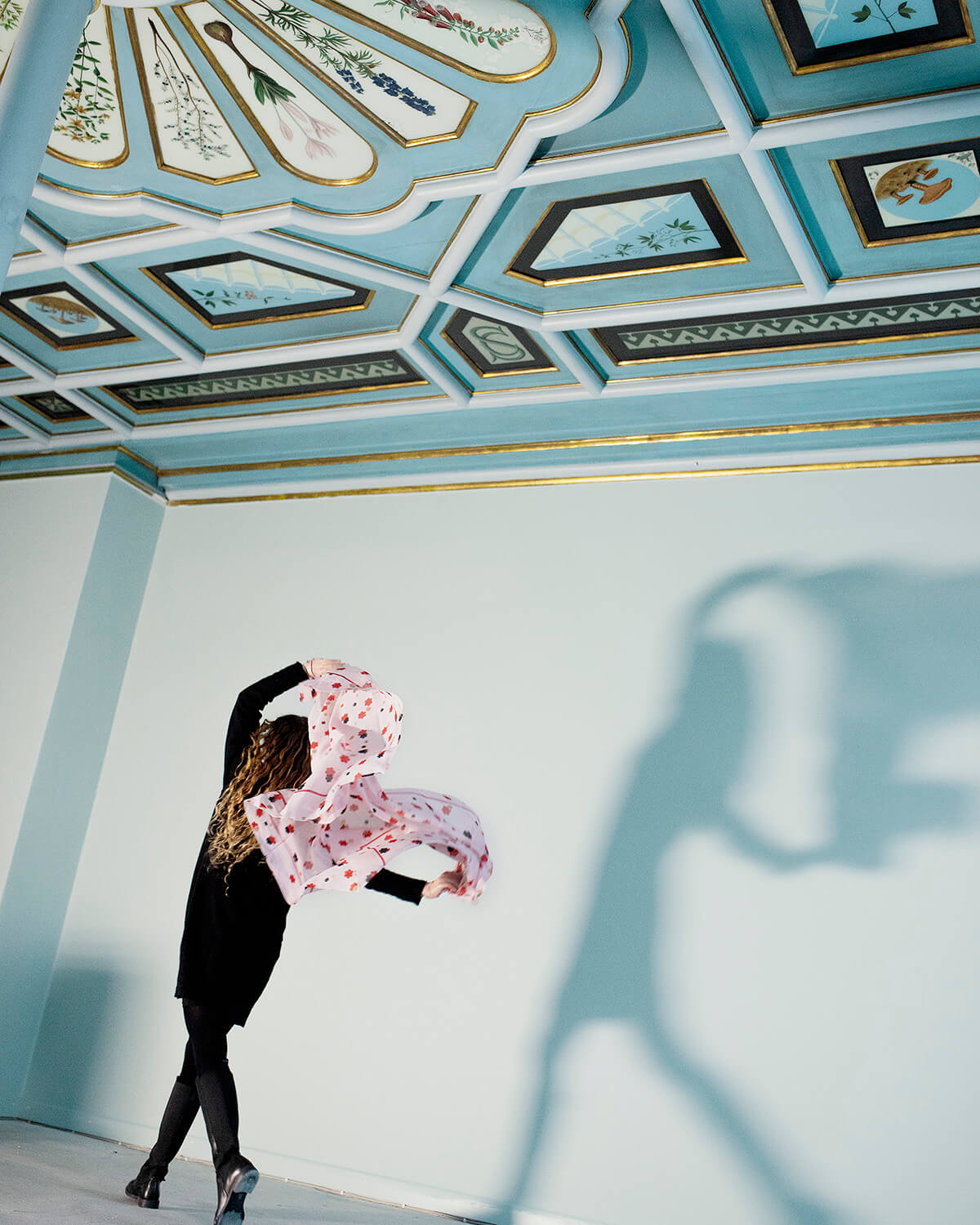 The Amos Scarf measures 100 x 180 cm and is made of 100% organic cotton.