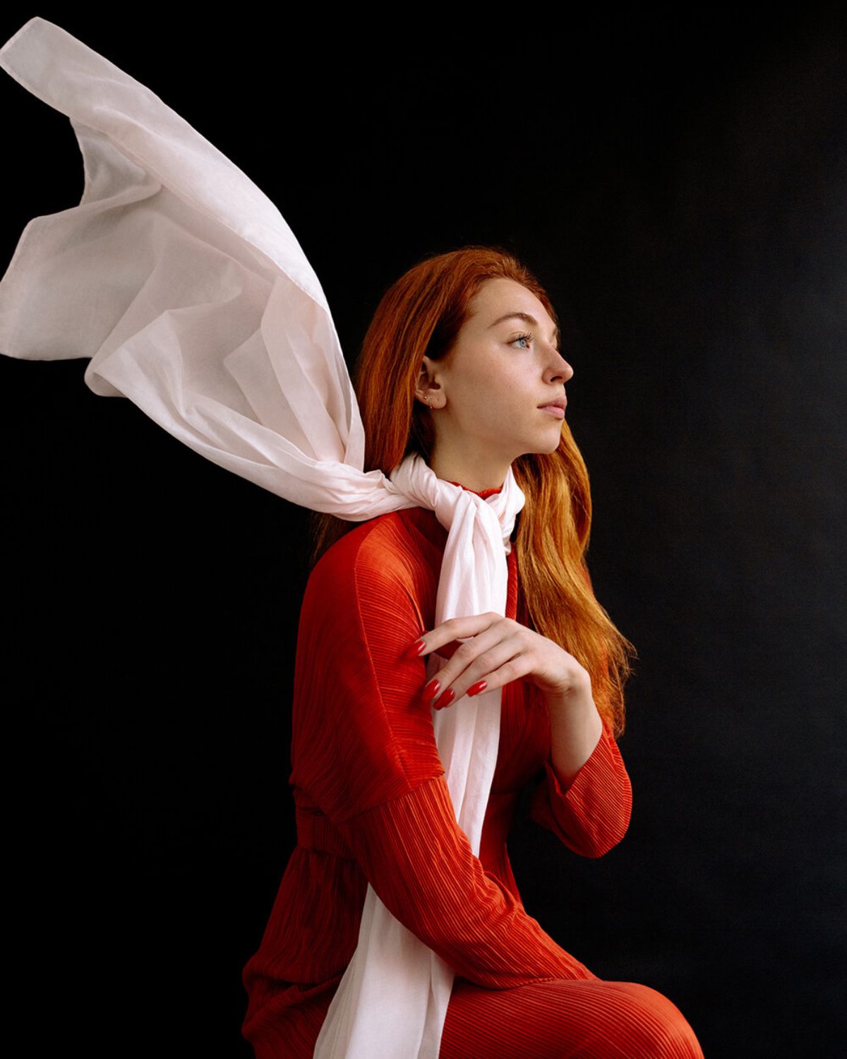 Ava Tørklædet er fremstillet af 50% peace silke og 50% økologisk bomuld.