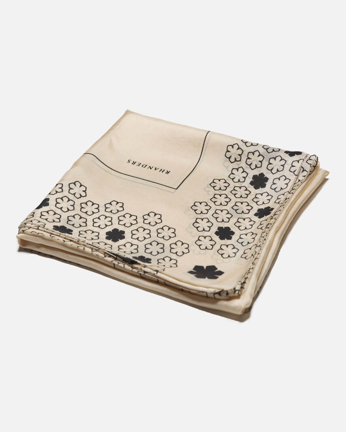 The Cheval Scarf measures 100 x 100 cm.