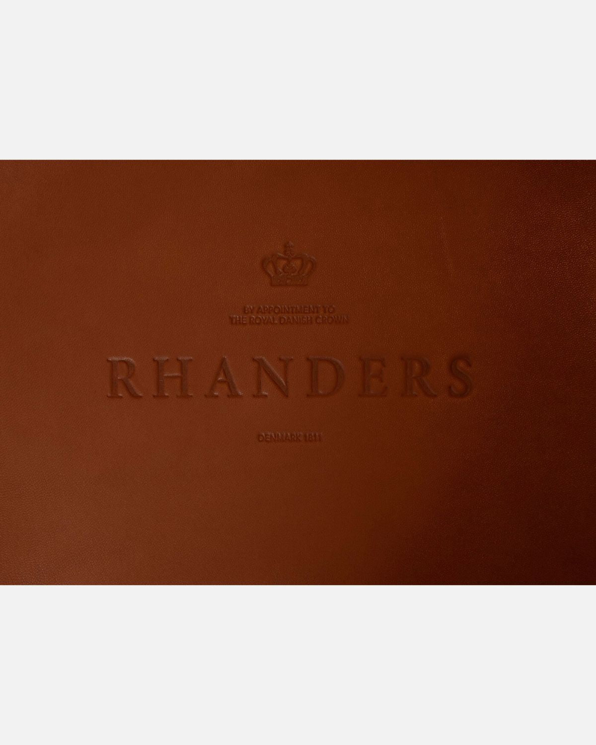 Classic and elegant long gloves from RHANDERS crafted from lamb leather.