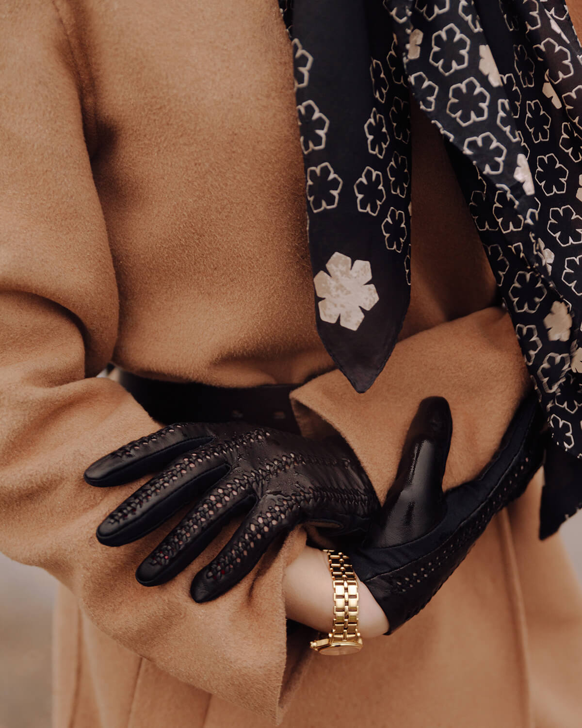 Cheval Tørklædet er et musthave til hverdagens elegance.