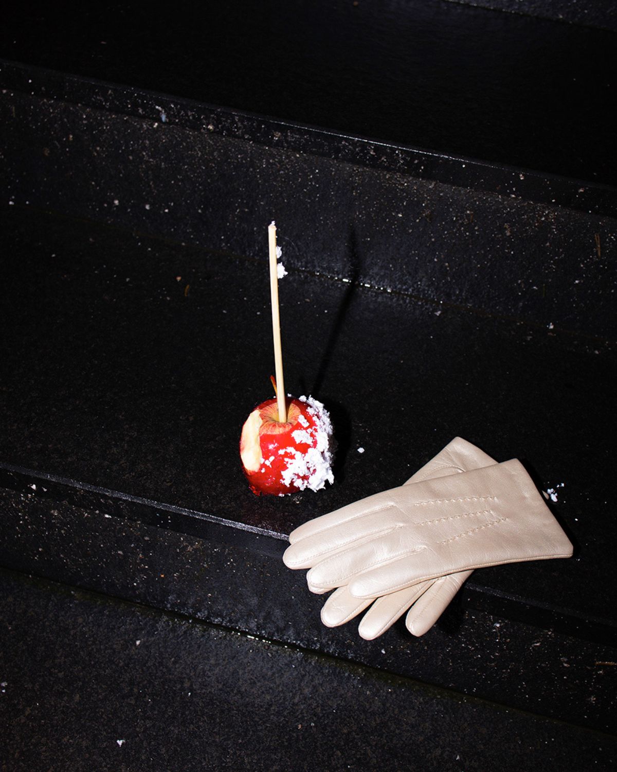 Beautiful women's leather gloves in champagne metallic, with wool lining and touch from RHANDERS.