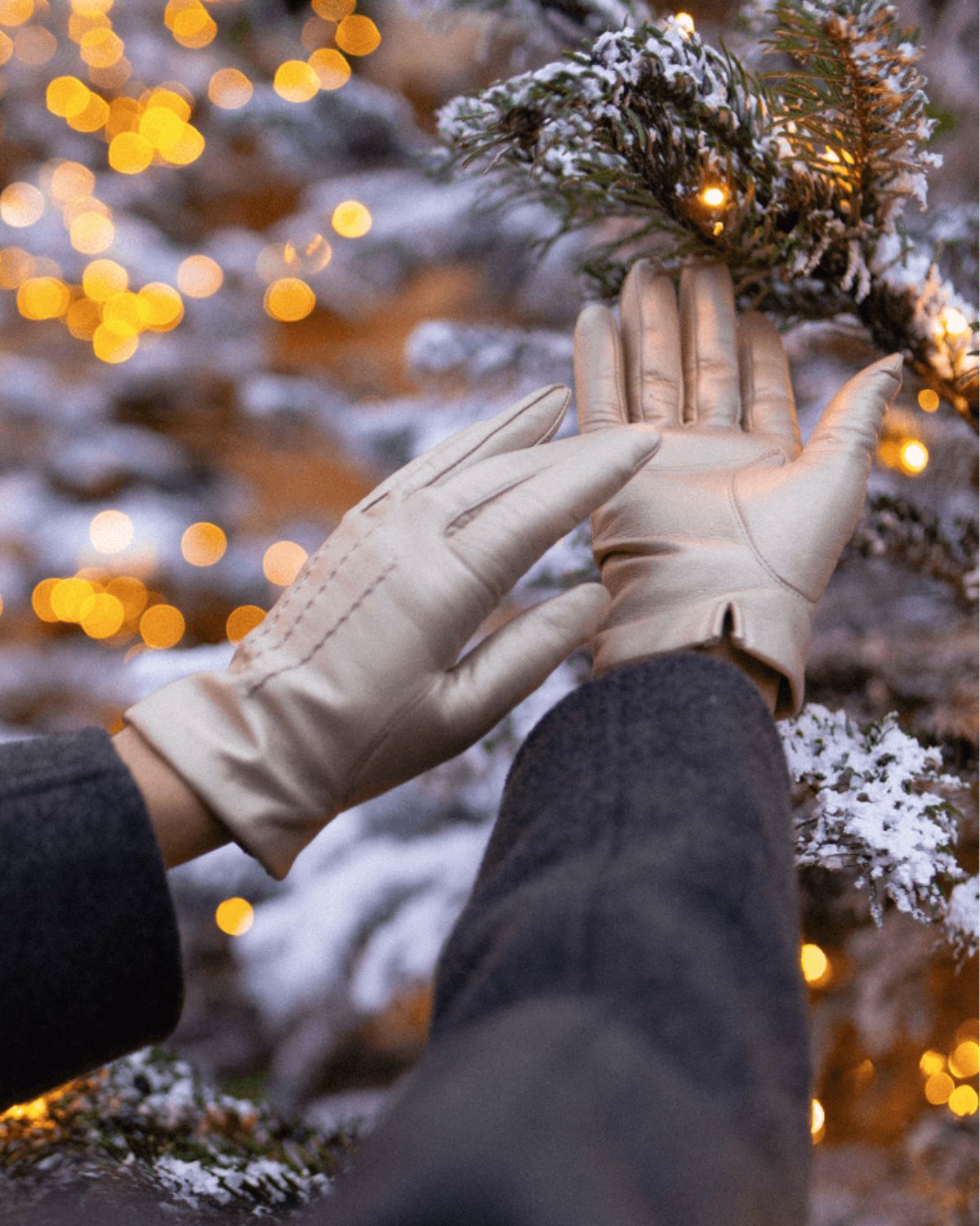 RHANDERS skindhandske "Cordelia" til kvinder i champagne metallic, med strikfor og touch.