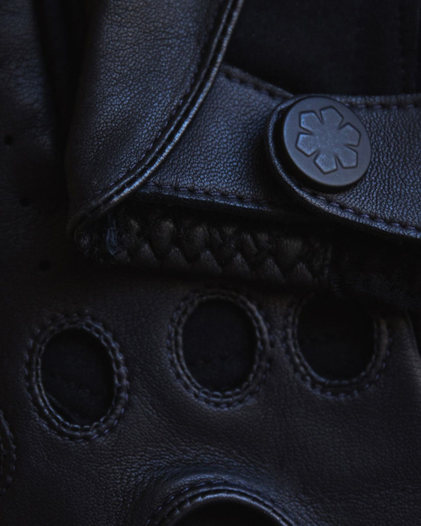 RHANDERS one-size men's driving gloves in black lamb leather.