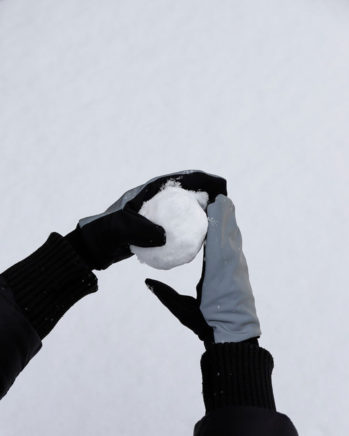 Vores Reflective Softshell Luffer fra RANDERS er både vand- og vindafvisende, såvel som varme og bløde, fremstillet af det OEKO-TEX-certificeret softshell stof med en inderside af blød fleece.