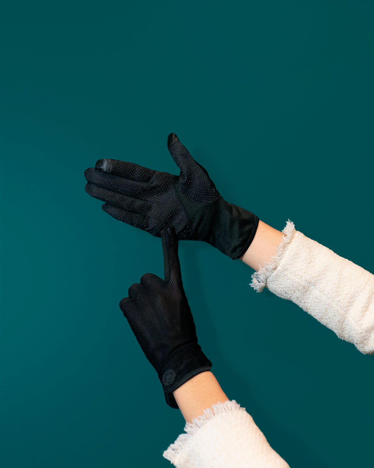 Protective one-size gloves for women, Theodora, from RHANDERS. Crafted from polyester, modernised with UV protection and touch technology.