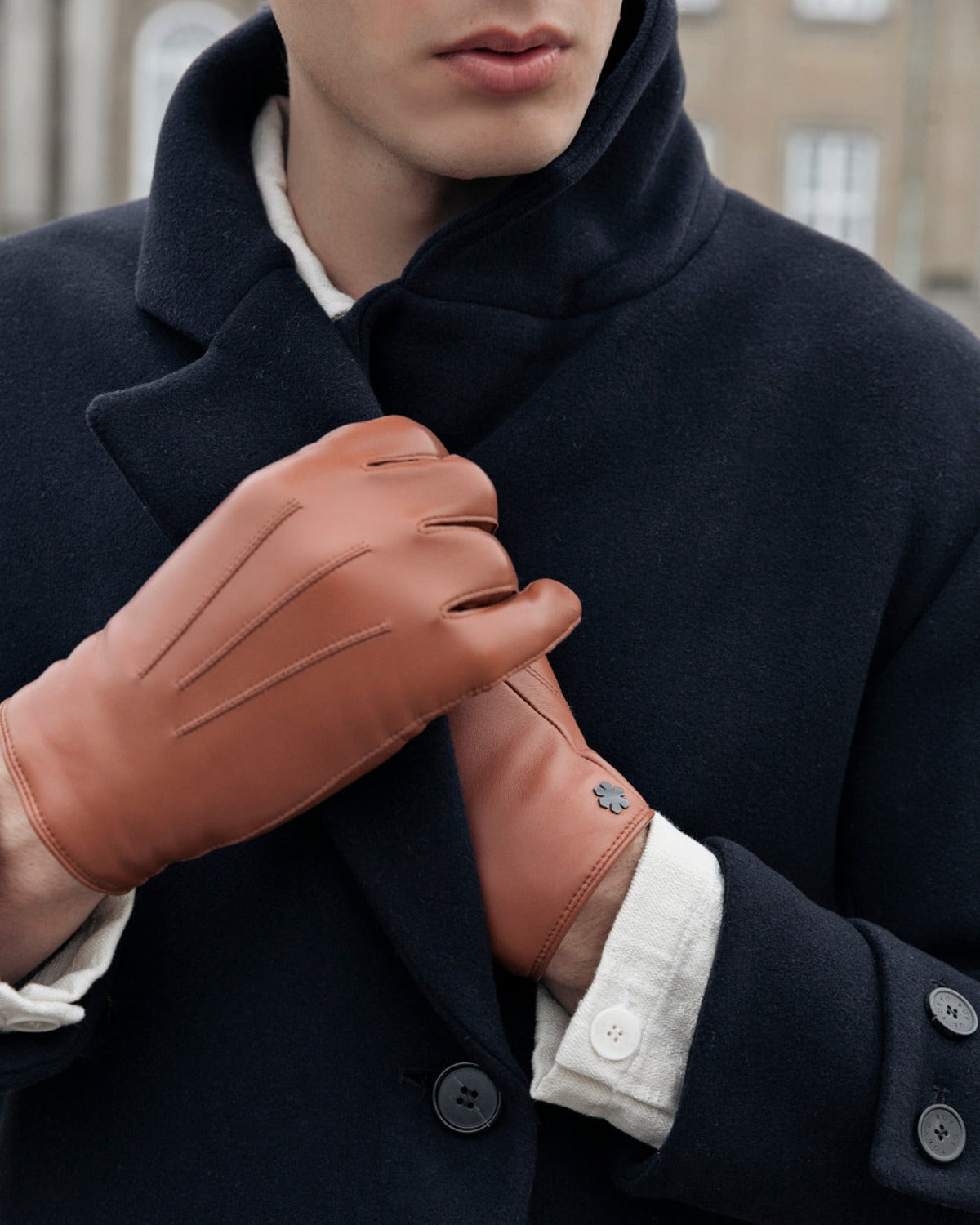 RHANDERS skindhandske "Winston" til mænd i cognac med touch-funktion og varmt uldfor, Randers Handsker.