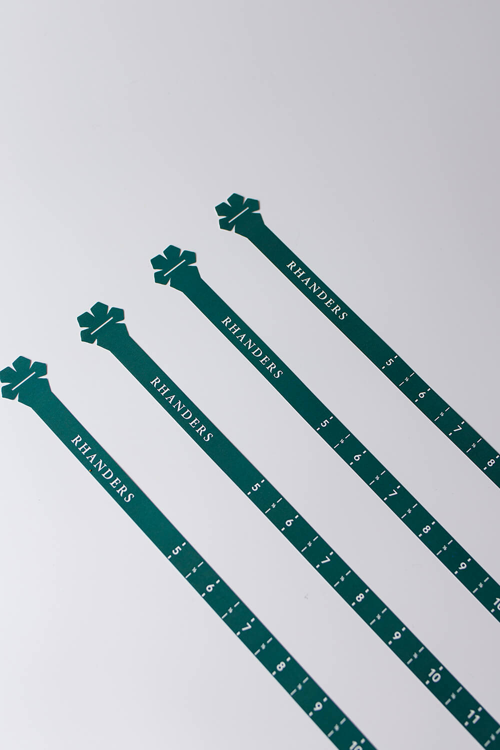 Find din handskestørrelse med vores RHANDERS målebånd, Randers Handsker.