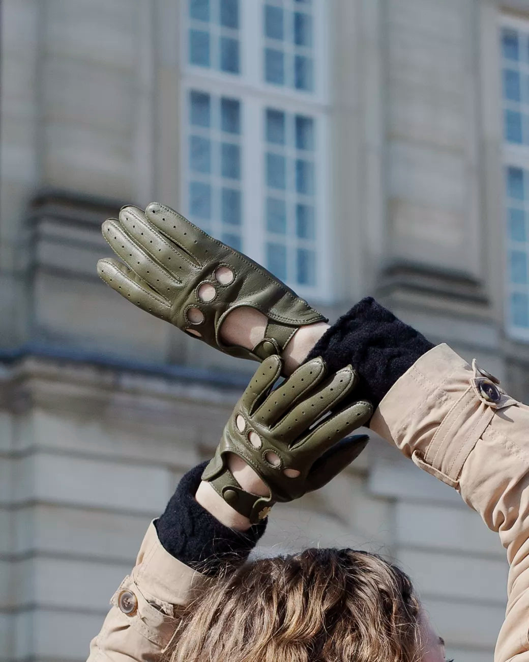 Classic driving glove from RHANDERS i the stunning colour army.