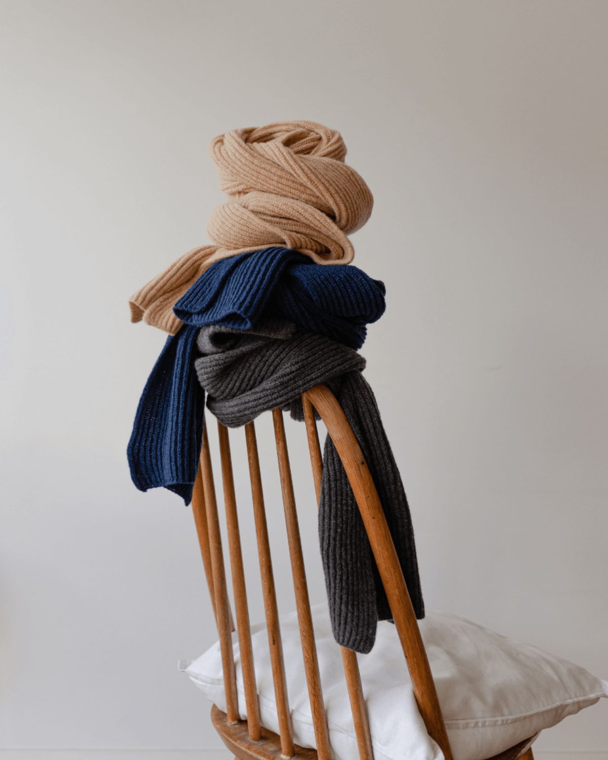 Klassisk og blødt tørklæde til mænd fra RHANDERS - Randers Handsker. Fås i flere farver.