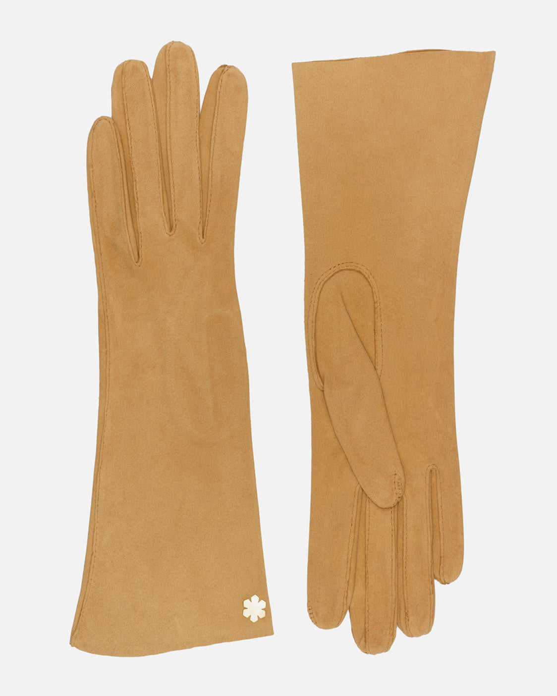 The “Thyra Deer” from RHANDERS is designed in our atelier in Randers, Denmark in the beautiful camel colour with a length of 6’’.