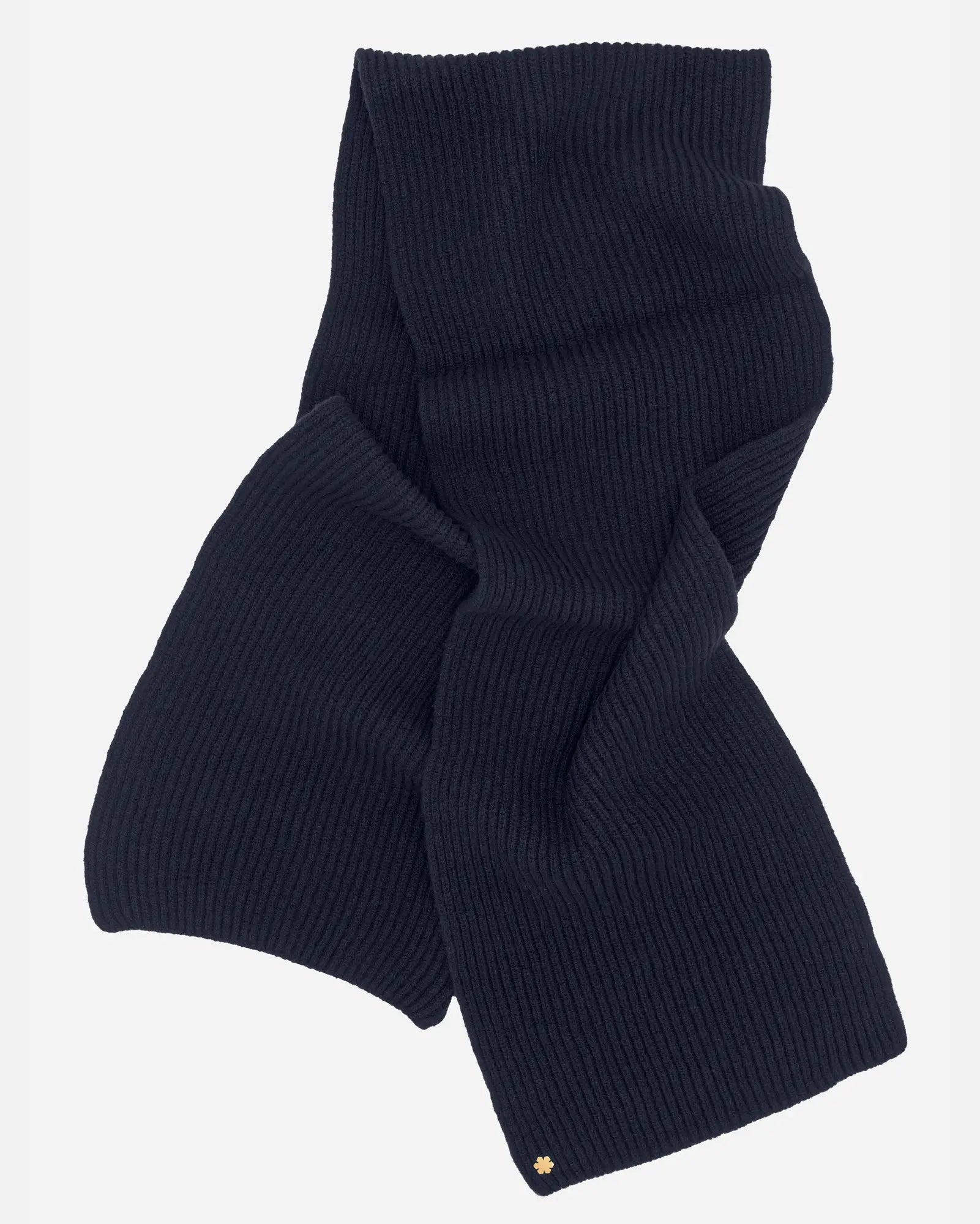 Navy Alex Tørklæde prydet med en 14 karat forgyldt Kalmus blomst i det ene hjørne.