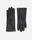 Alma is an elegant glove for everyday wear. Crafted from the finest lamb leather, adorned with an embossed Kalmus flower and touch technology from RHANDERS.