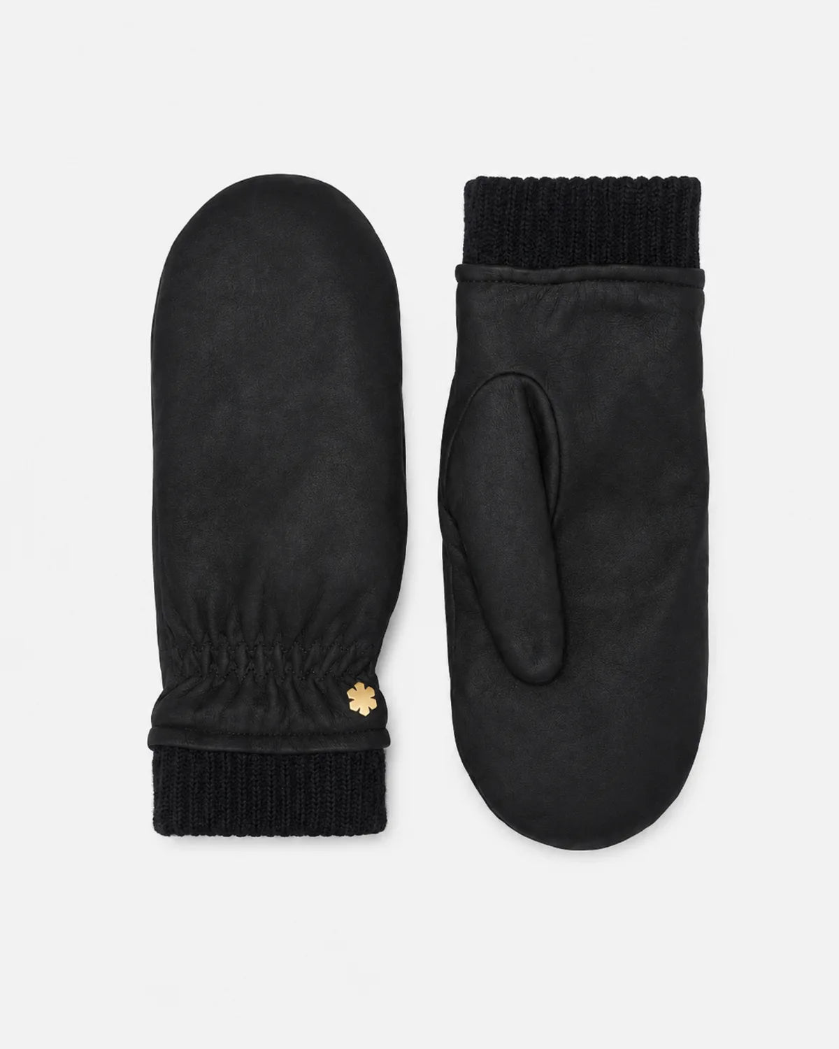 The sporty mitten, Arietta Mitten, from RHANDERS is crafted from exquisite goat nappa leather and lined with warm fleece.