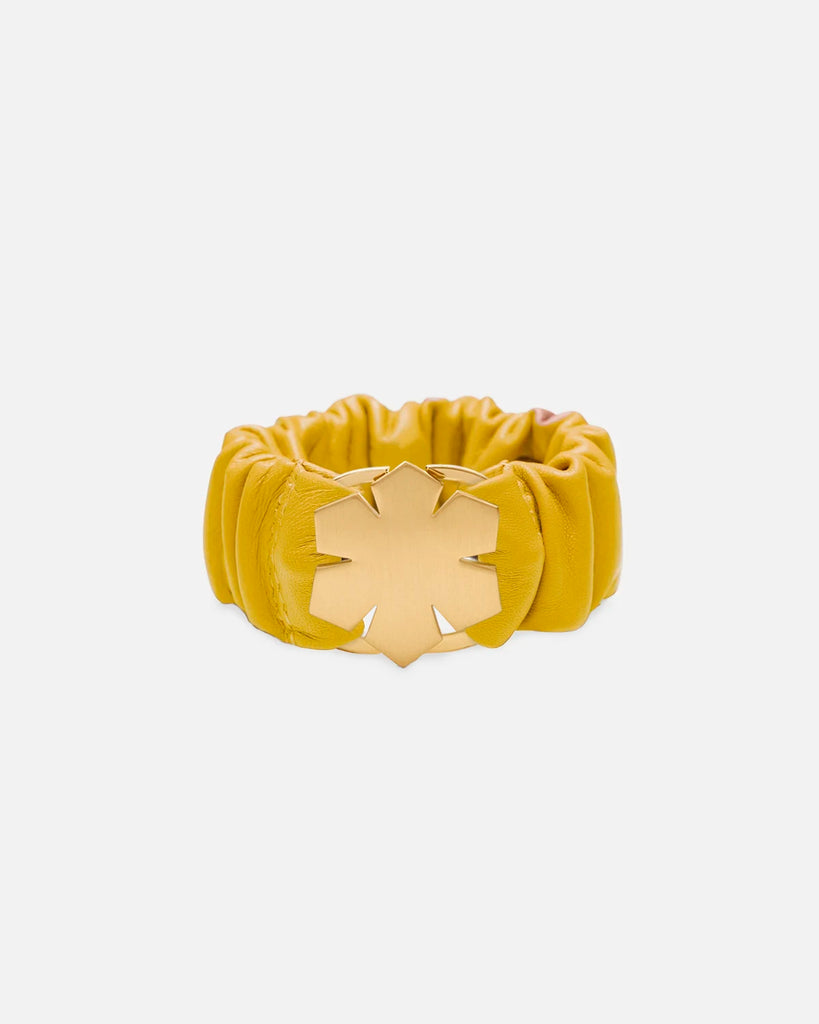 Beautiful women's bracelet in yellow from RHADNERS, made in soft lamb leather decorated with a 14k gold pleated kalmus buckle.
