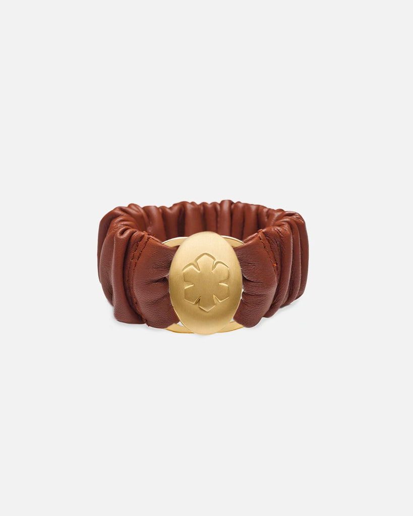 Elegant cognac bracelet in soft lamb leather, decorated with a 14k gold pleated amulet with room for two personal images.