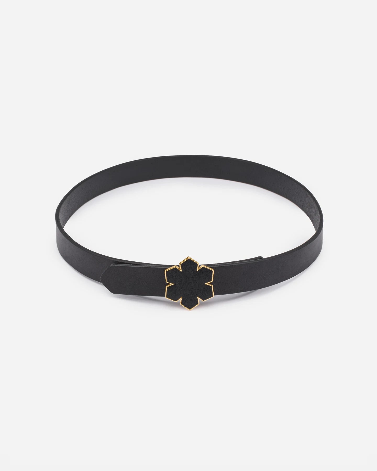 Leather Fusion Kalmus Bæltet fra RHANDERS er fremstillet af det fineste italienske læder, prydet med en Kalmus blomst med smørblødt handskeskind i midten.