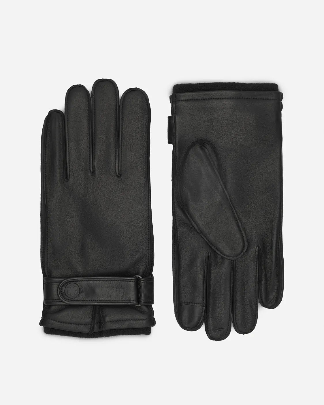 The sporty and classic men’s gloves from RHANDERS, Louis are made from lamb leather with a snap button with our Kalmus flower to ensure an adjustable closure for optimal comfort.