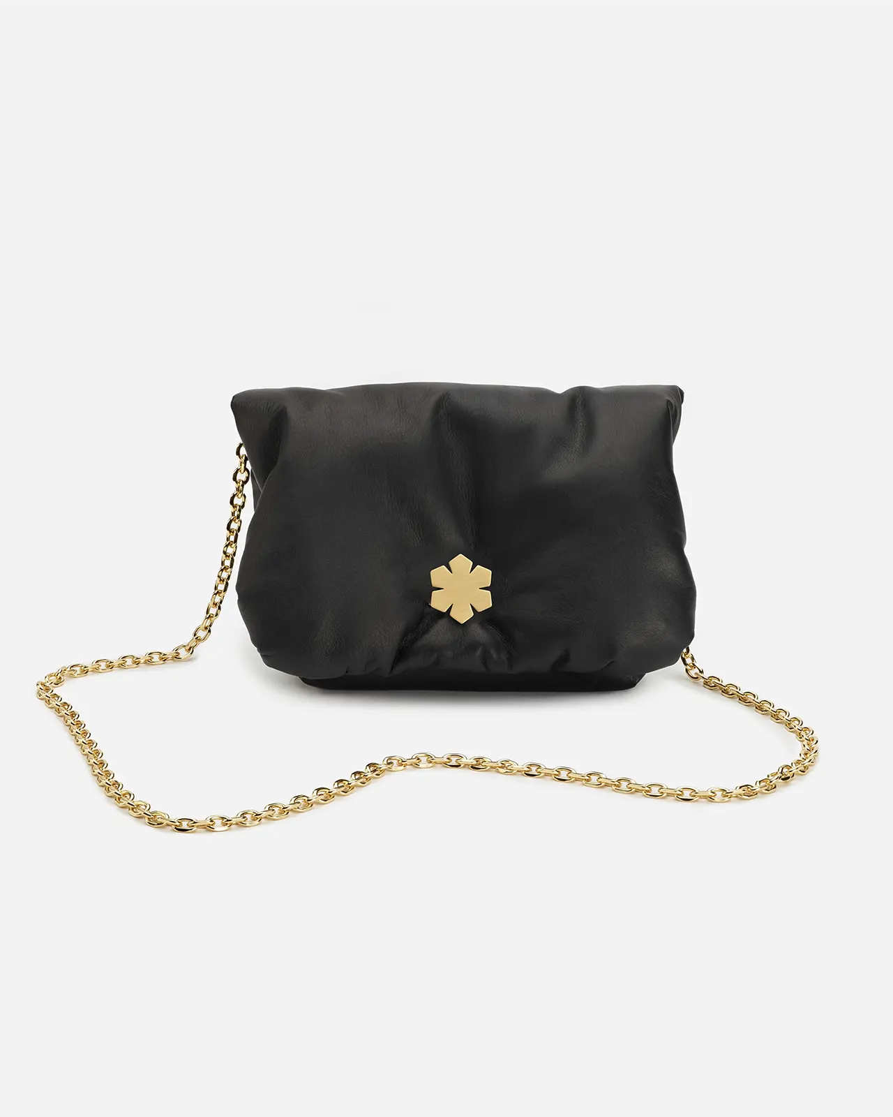 Louisa Clutch Grand from RHANDERS is made from the finest glove-leather in black, adorned with a Kalmus flower magnet closure and a 14 karat gold-plated bag chain.